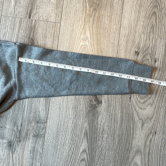 NWOT Banana Republic  Gray Cowl  Neck sweatshirt  with front pouch. - Picture 8 of 9